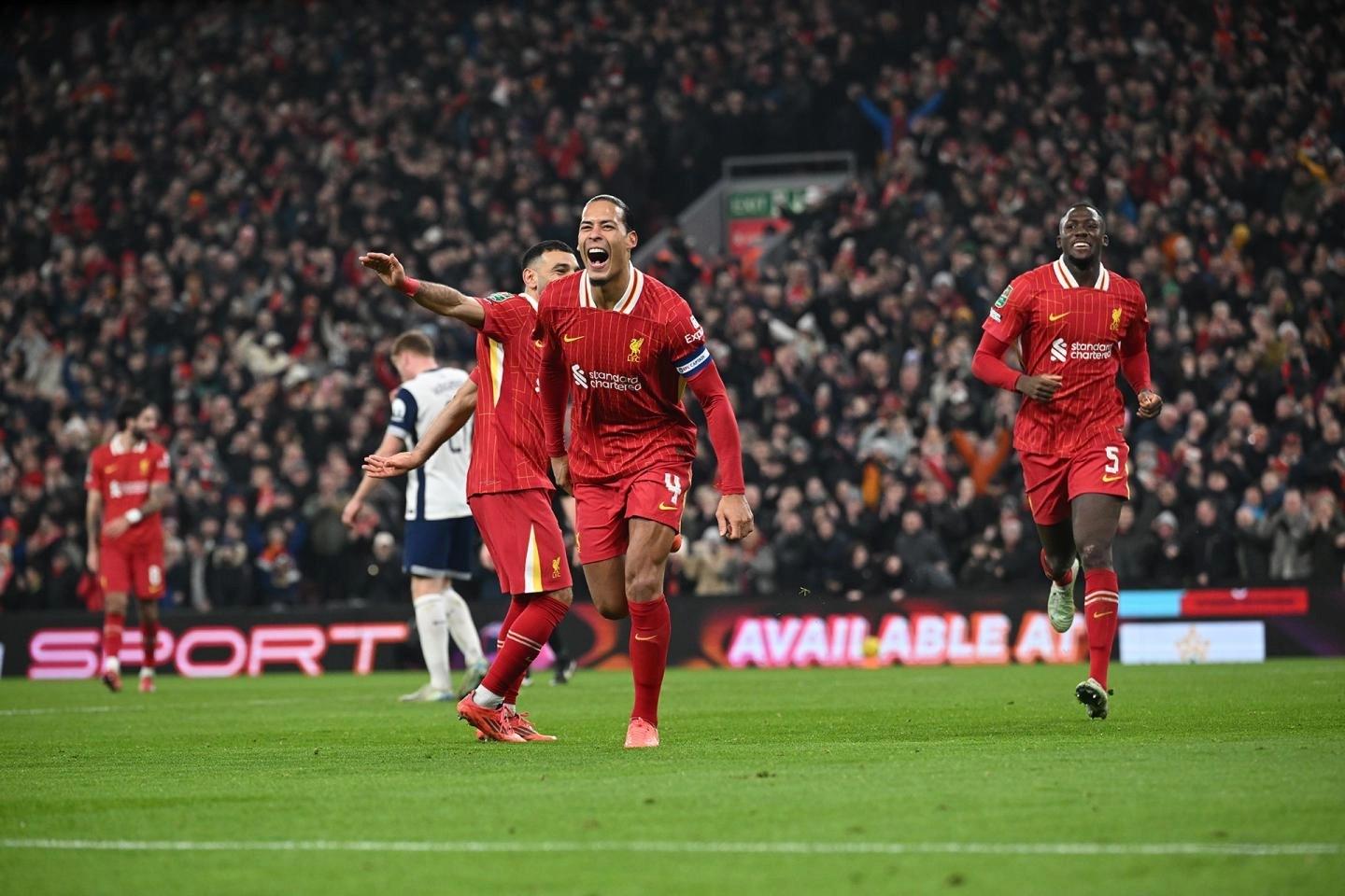 利物浦后卫神勇救险，助球队成功保级，操作实现在线游戏.